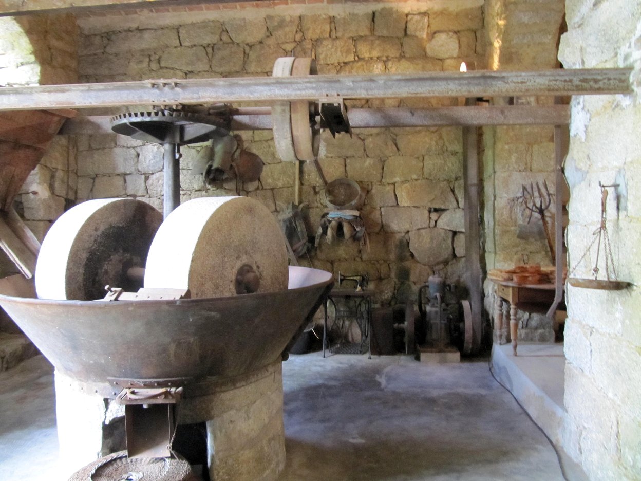 moulin_à_huile_avec_son_engrenage